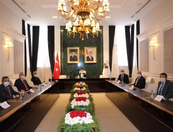 Sayn Valimizin nderliinde Toplant